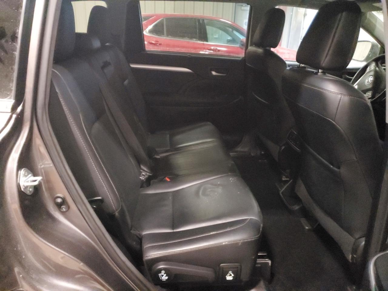 2017 Toyota Highlander se