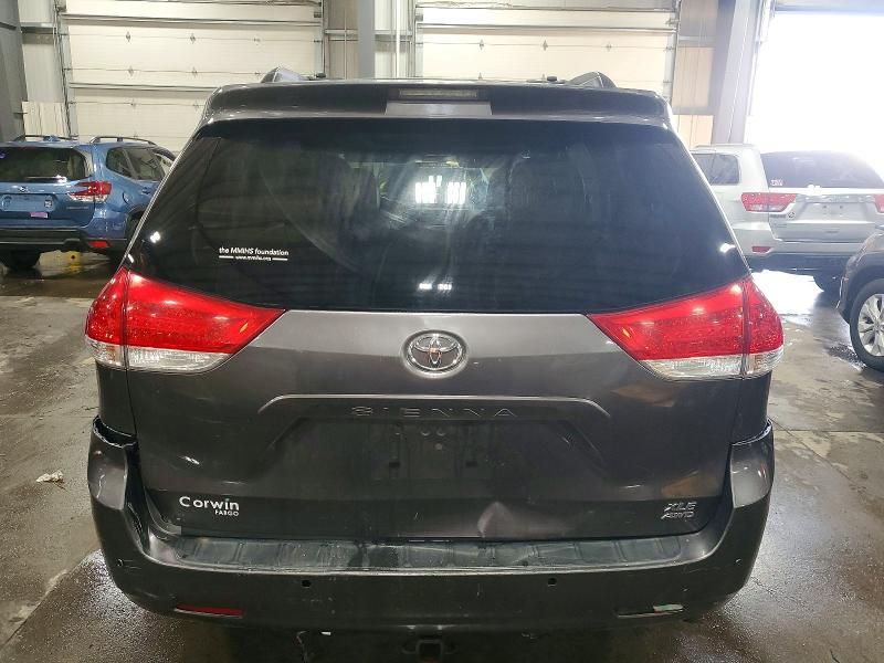 2013 Toyota Sienna xle