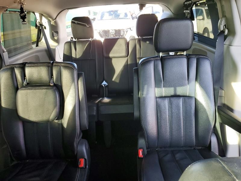 2014 Chrysler Town & Country Touring l