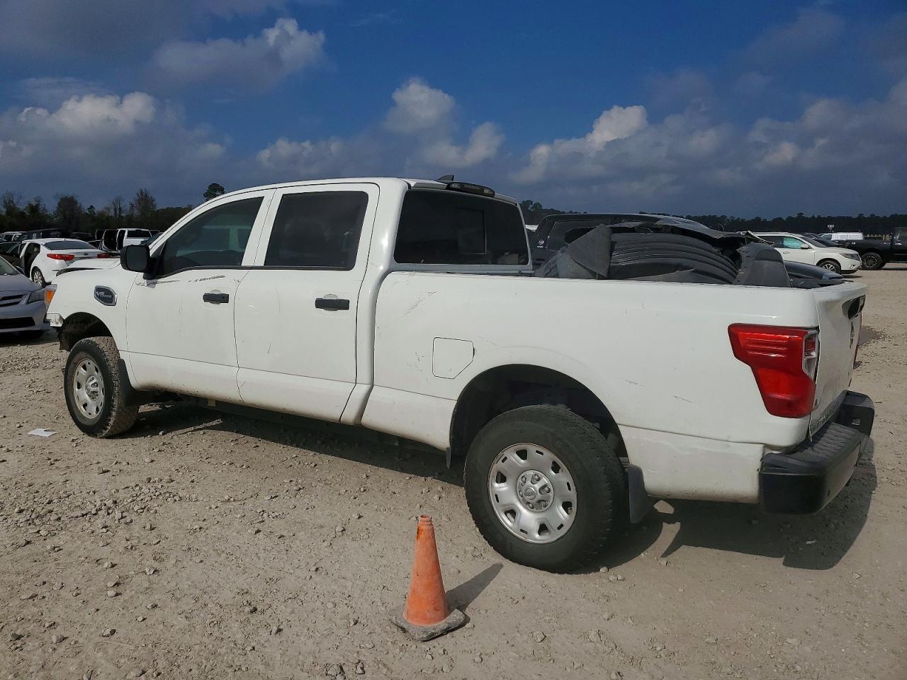 2022 Nissan Titan xd s