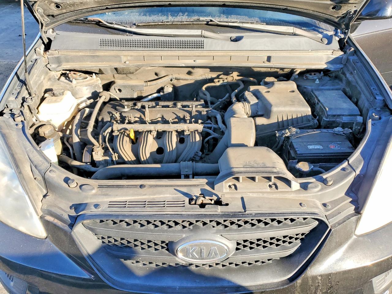 2008 KIA Rondo Base