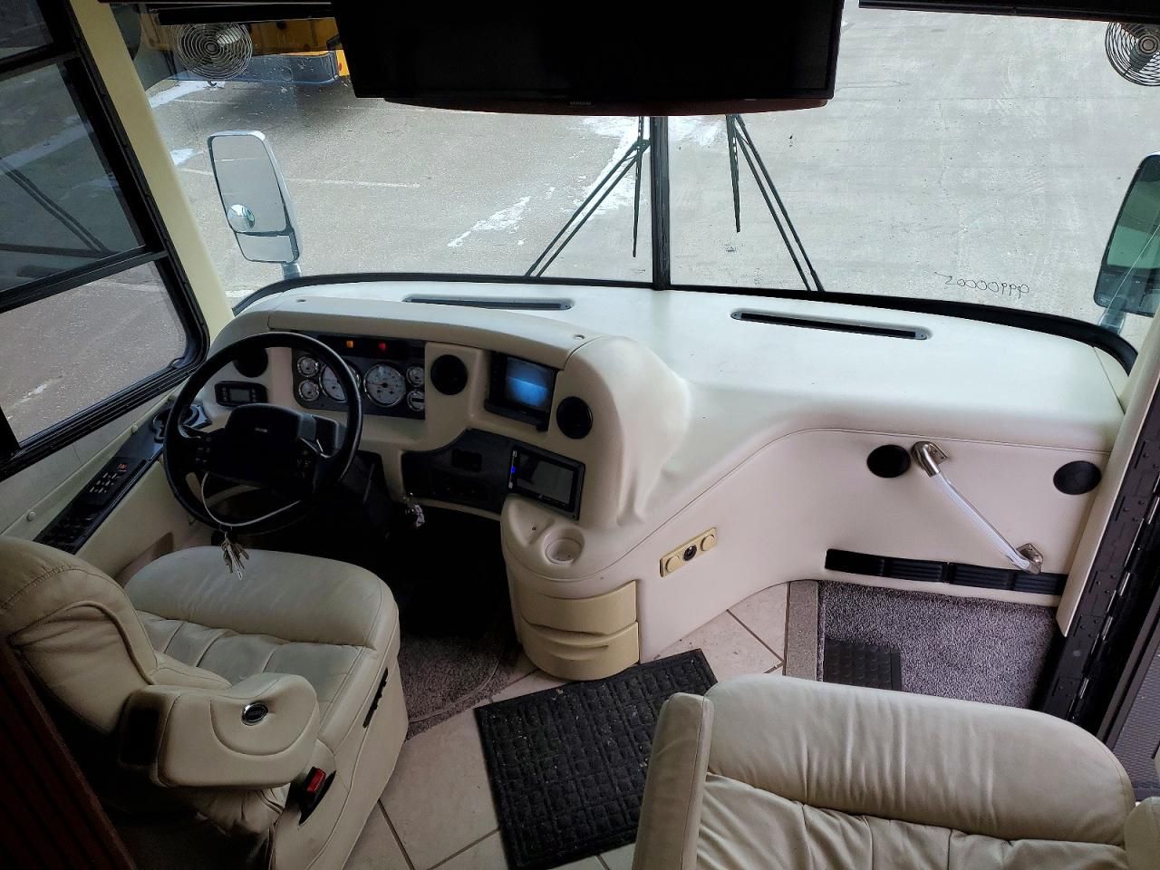 2005 Mand 2005 Freightliner Chassis X Line Motor Home