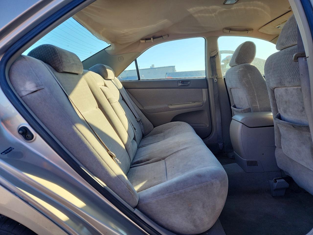 2004 Toyota Camry le