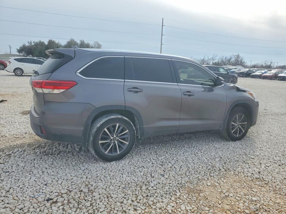 2017 Toyota Highlander se