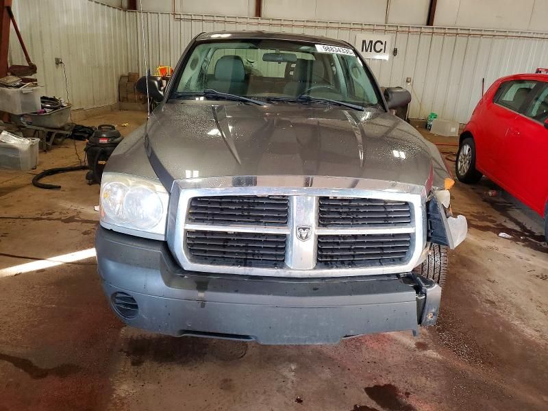 2005 Dodge Dakota Quattro