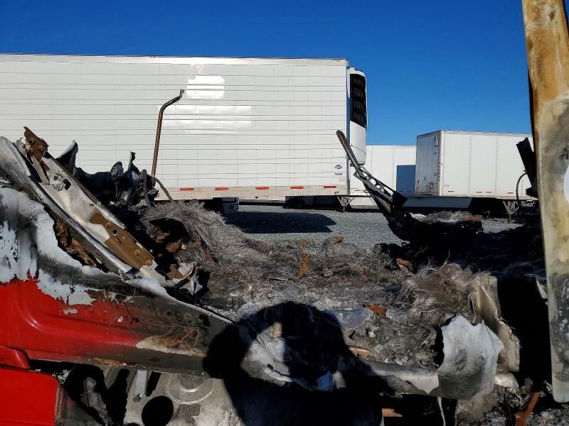 2020 Freightliner Cascadia 126 Semi Truck