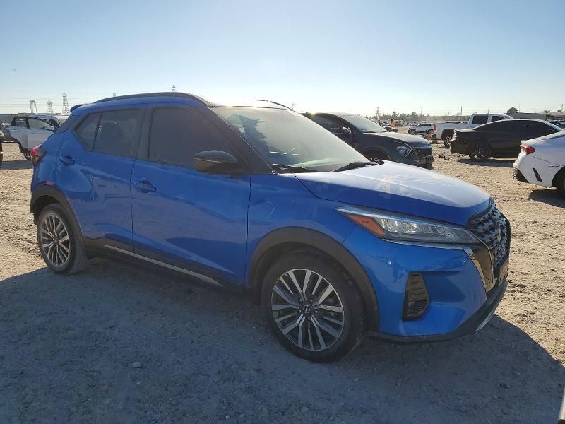 2024 Nissan Kicks sr