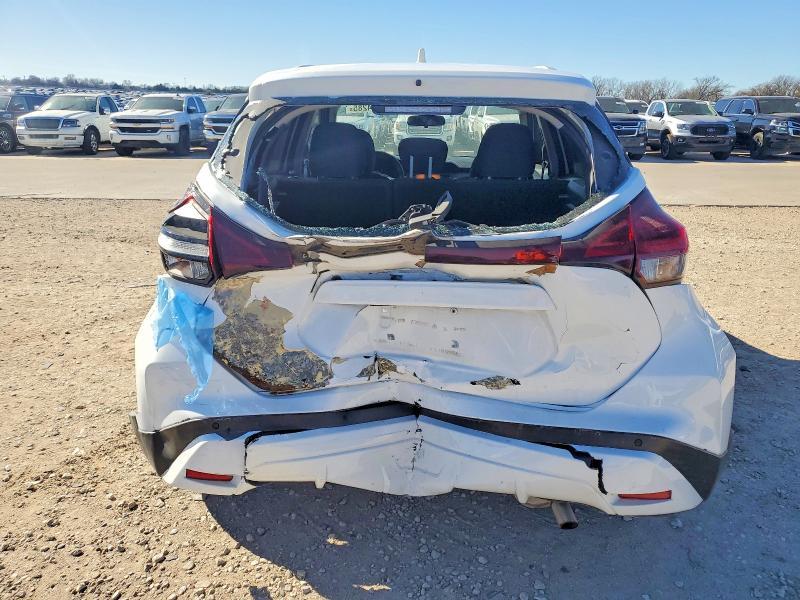 2021 Nissan Kicks sv