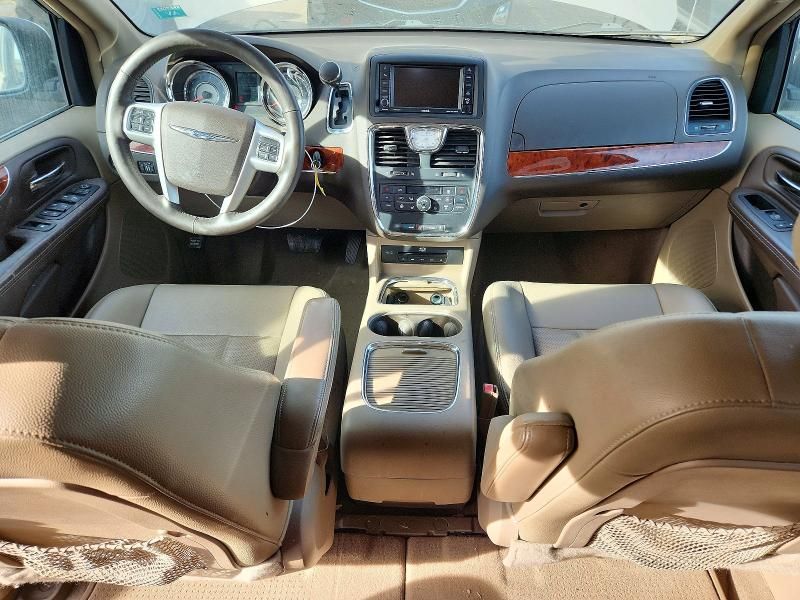 2015 Chrysler Town & Country Touring l