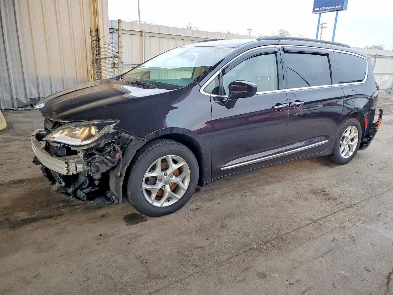 2017 Chrysler Pacifica Touring l