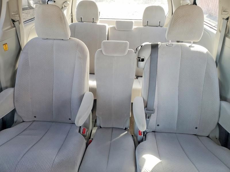 2013 Toyota Sienna le