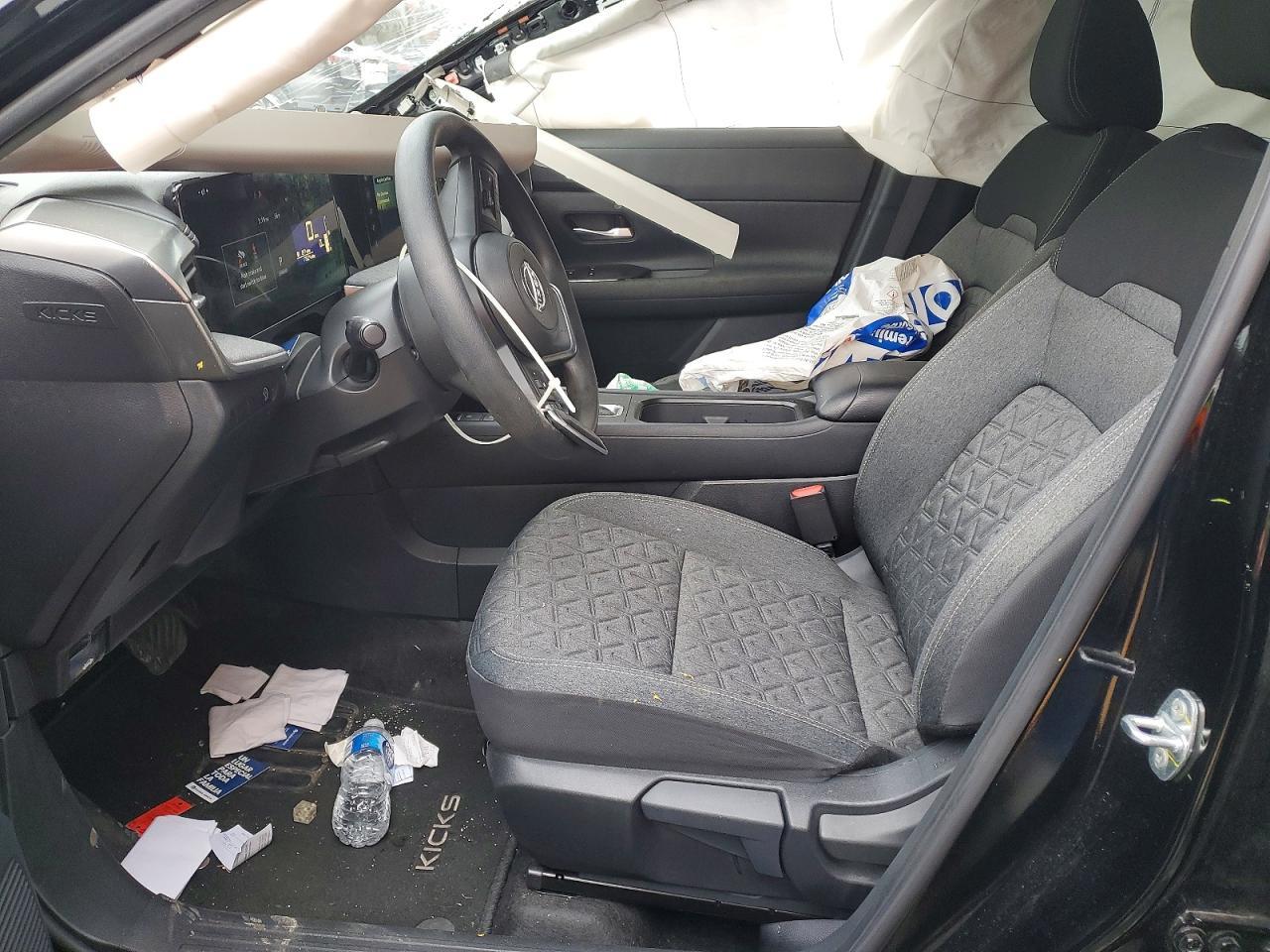 2025 Nissan Kicks sv