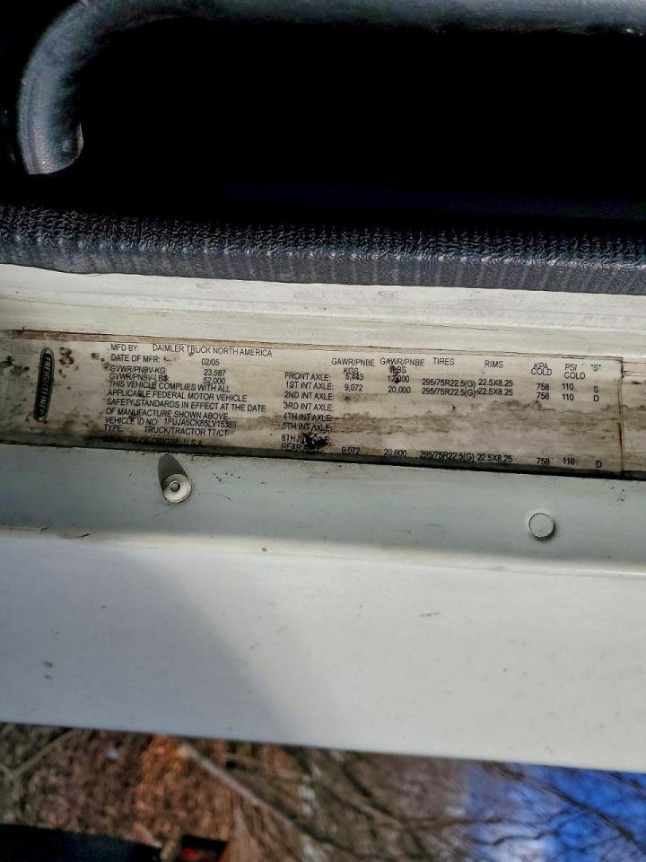 2006 Freightliner Columbia 120 Semi Truck