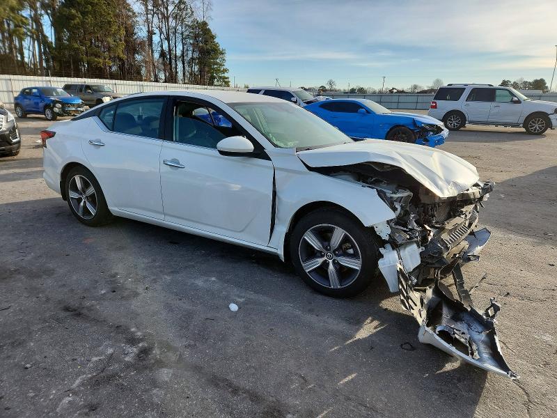 2021 Niss Altima 2.5 s