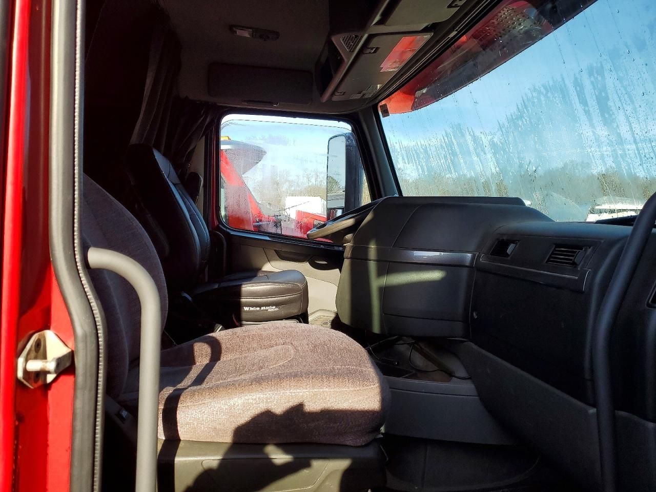 2020 Volvo VNR Semi Truck