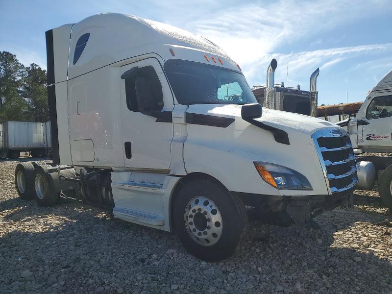 2018 Freightliner Cascadia 126 Semi Truck
