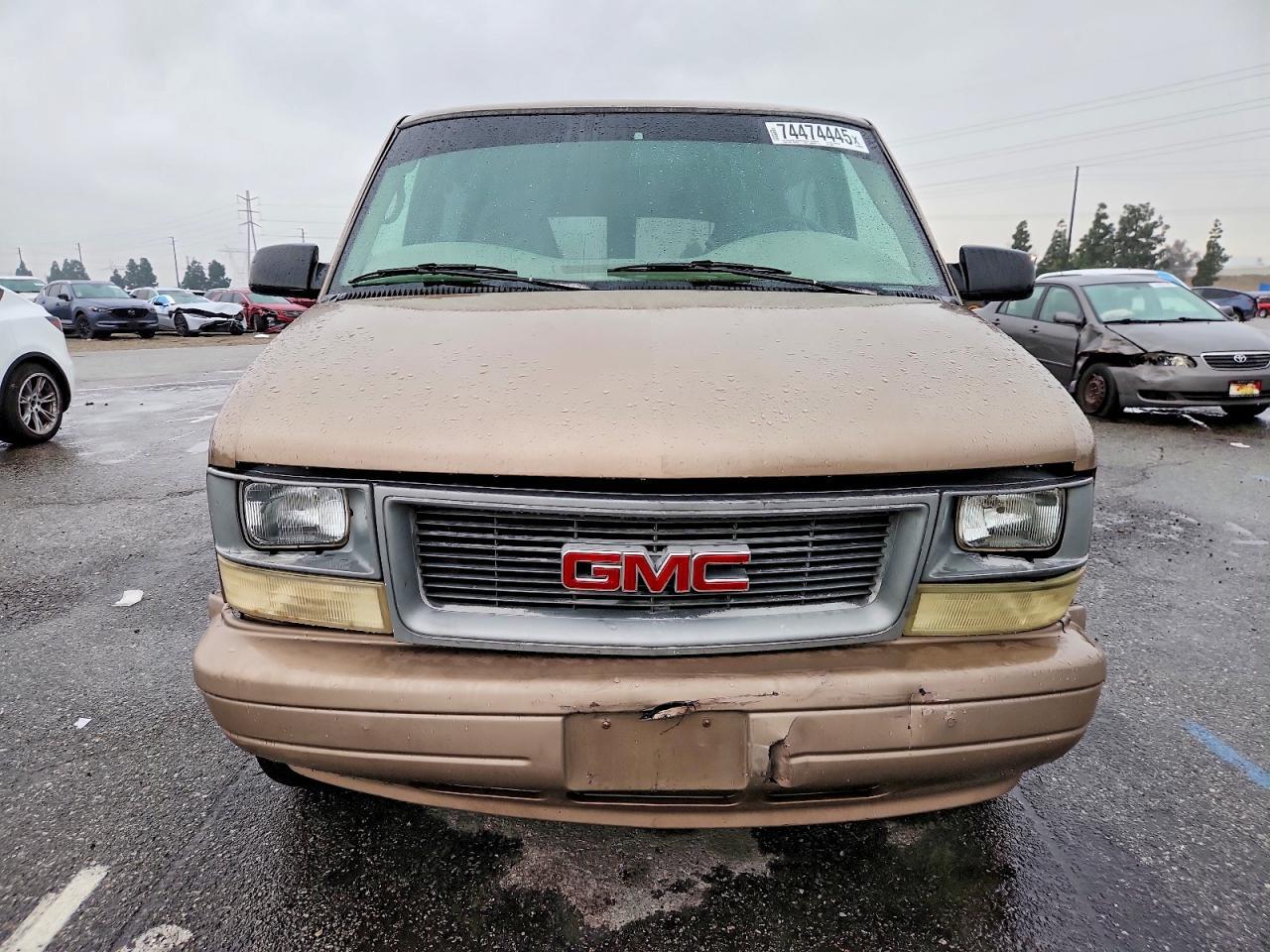 2005 GMC Safari XT