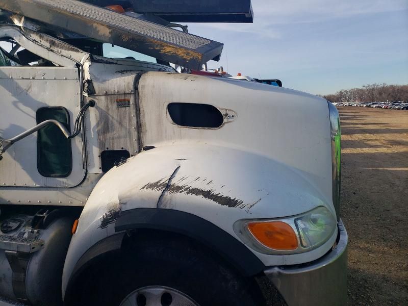 2017 Peterbilt Tractor 348