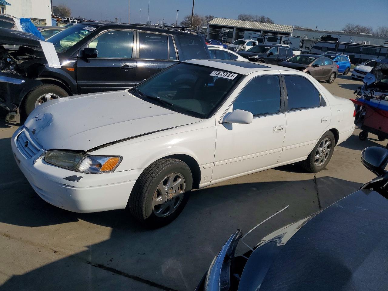 1999 Toyota Camry le