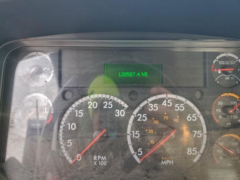 2017 Freightliner Business Class M2 Flatbed Truck