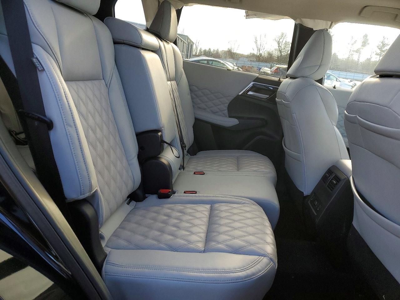 2024 Mitsubishi Outlander sel