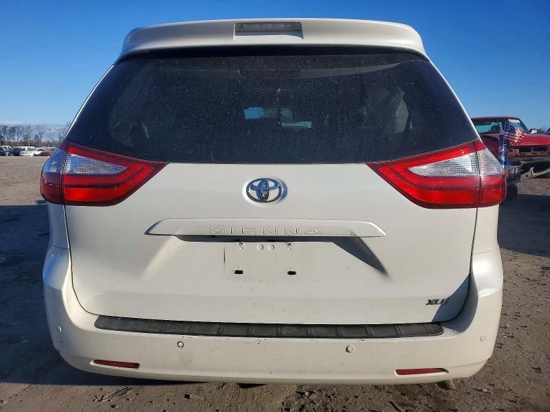 2015 Toyota Sienna xle