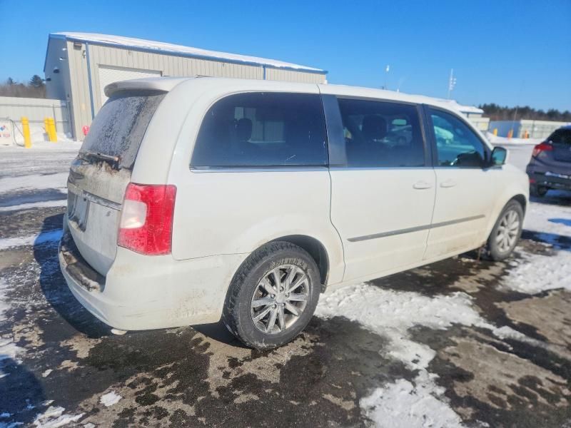 2015 Chrysler Town & Country s