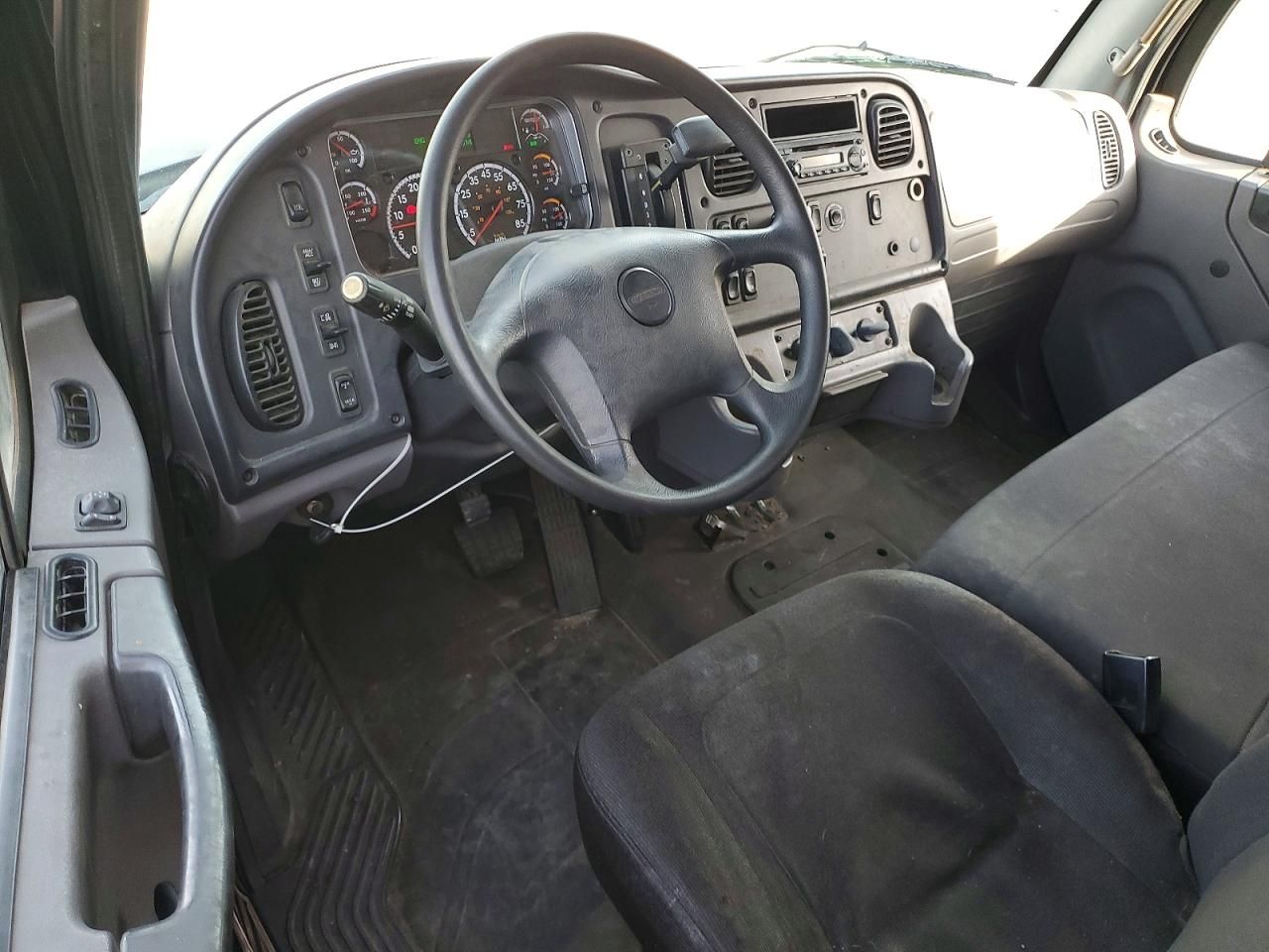 2013 Freigliner 2013 Freightliner Business Class M2 BOX Truck