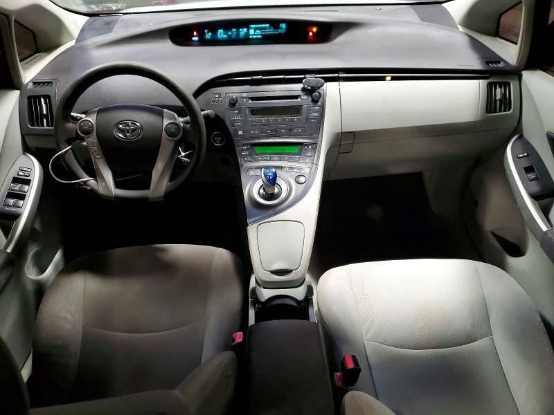 2010 Toyota Prius iii