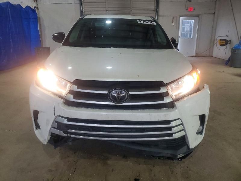 2018 Toyota Highlander se