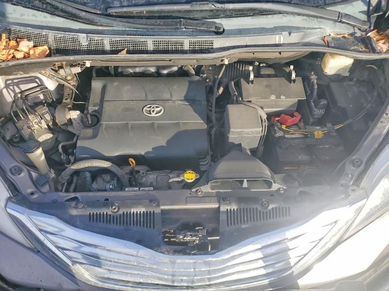 2011 Toyota Sienna xle