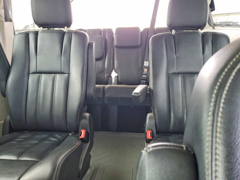 2015 Chrysler Town & Country lx