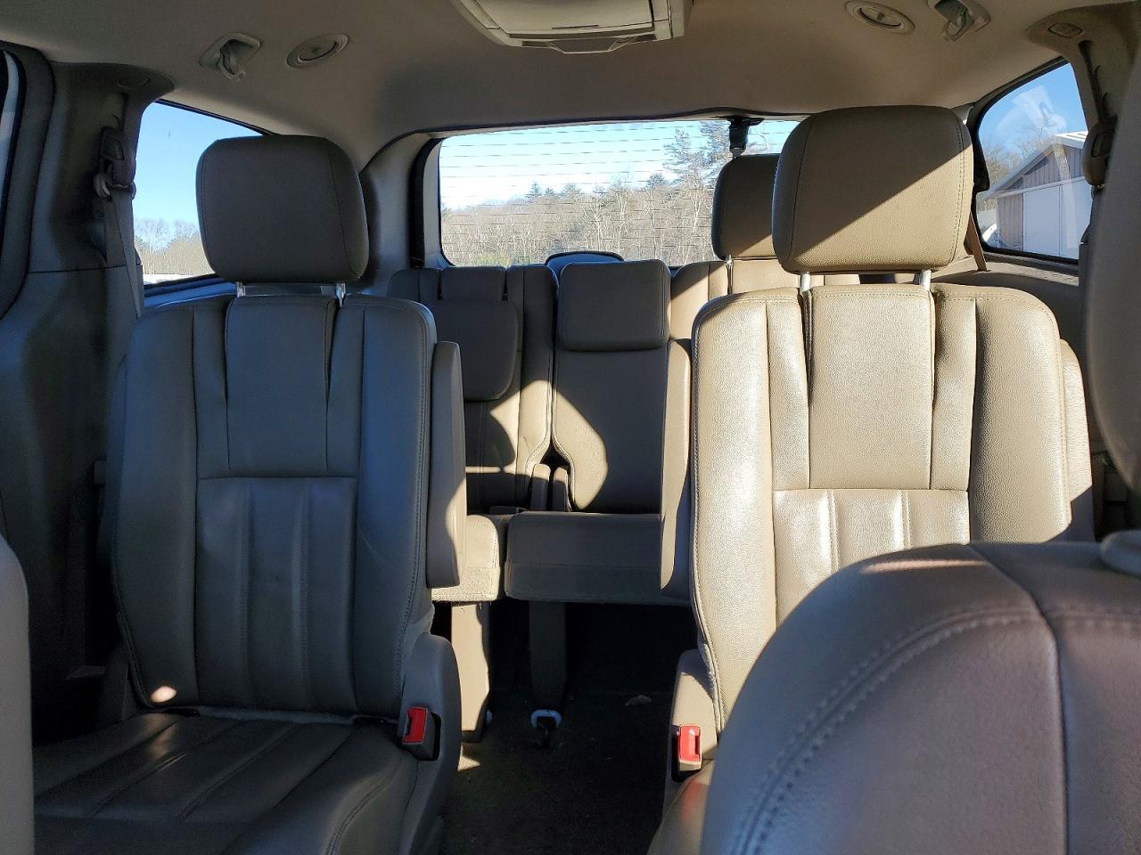 2016 Chrysler Town & Country Touring