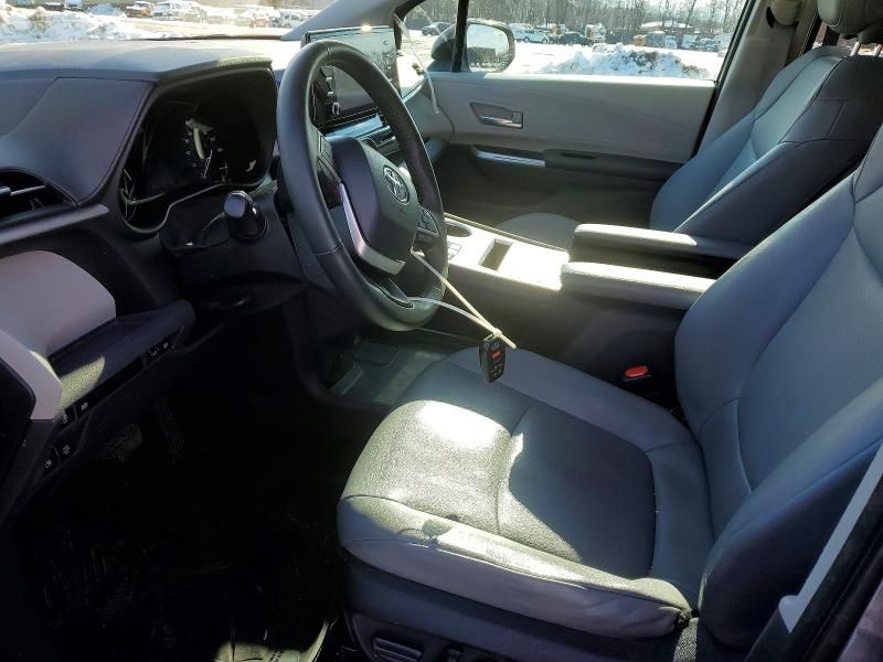 2024 Toyota Sienna xle