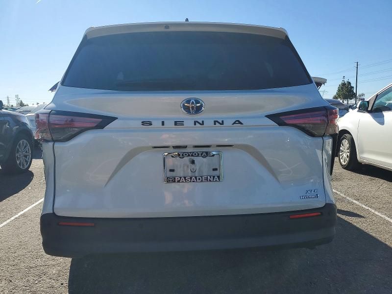 2021 Toyota Sienna xle