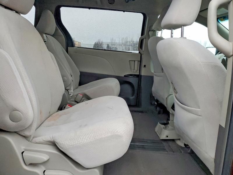 2012 Toyota Sienna le