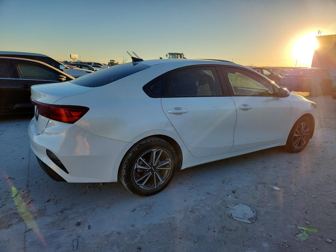 2024 KIA Forte lx