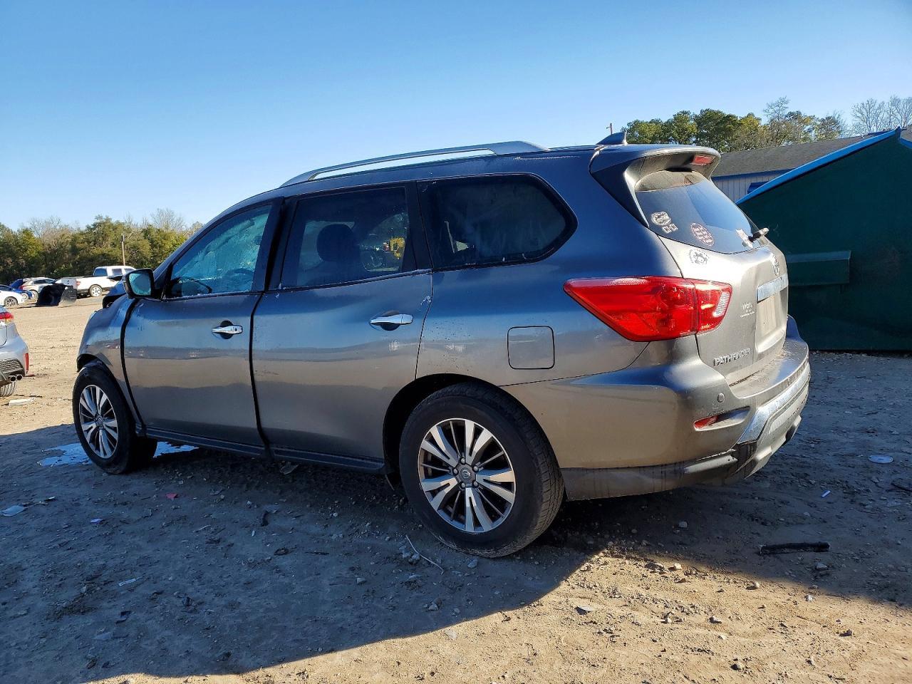 2020 Nissan Pathfinder sl