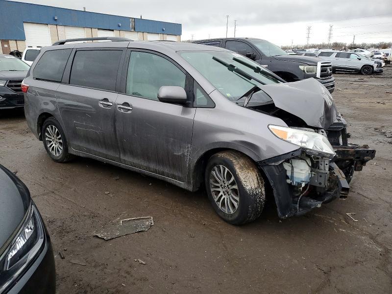 2018 Toyota Sienna xle
