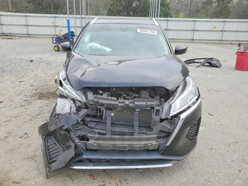 2021 Nissan Kicks sv