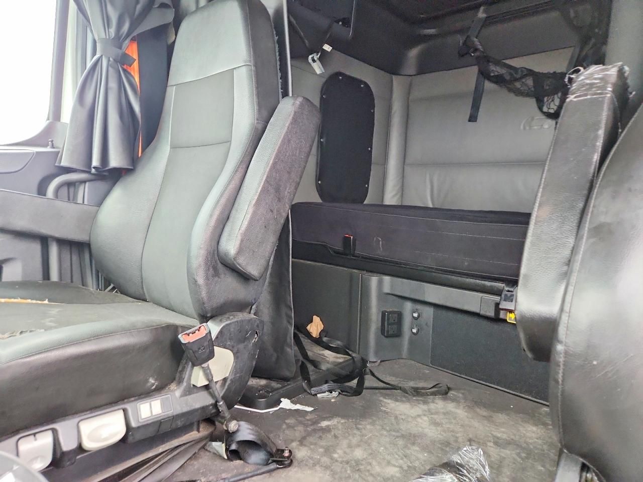 2022 Freightliner Cascadia 126 Semi Truck