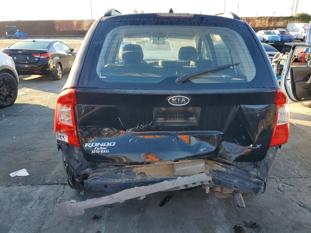 2008 KIA Rondo Base