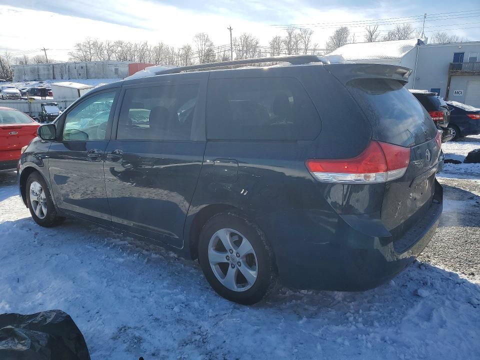 2012 Toyota Sienna le