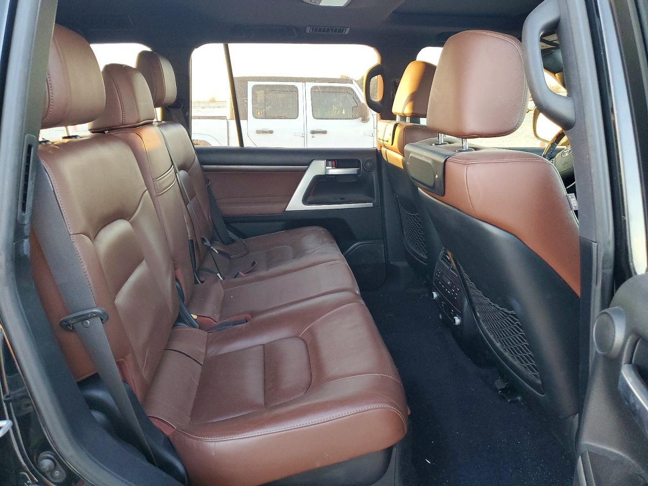 2016 Toyota Land Cruiser