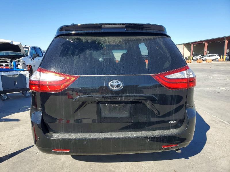 2016 Toyota Sienna xle 8-passenger