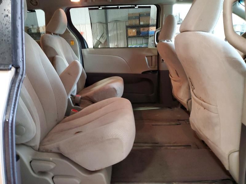 2011 Toyota Sienna le