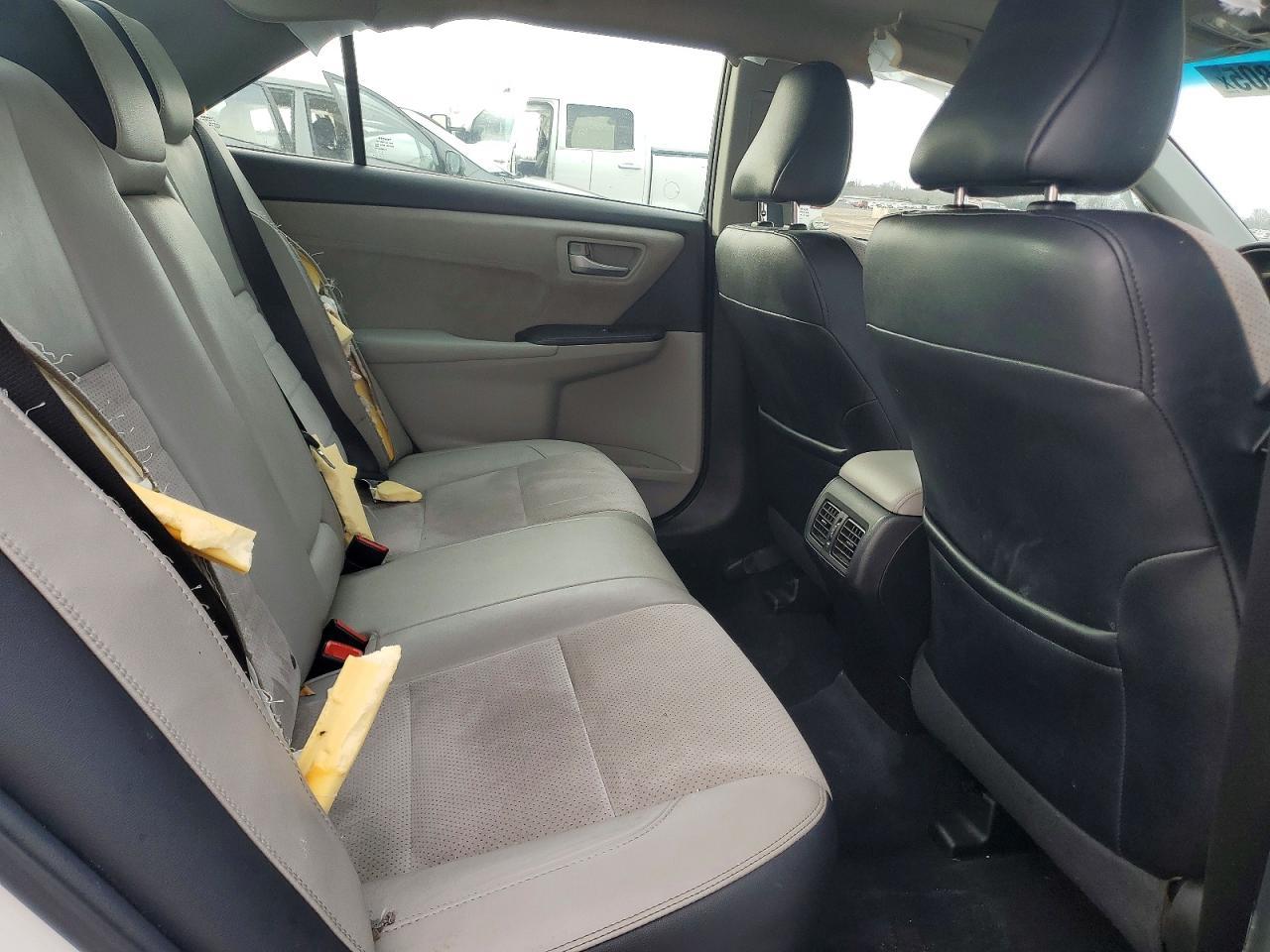 2016 Toyota Camry le