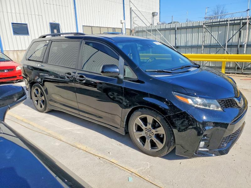 2019 Toyota Sienna se