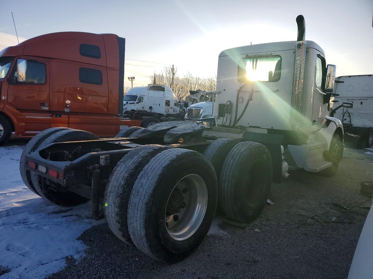 2019 Peterbilt Tractor 579-Semi Truck