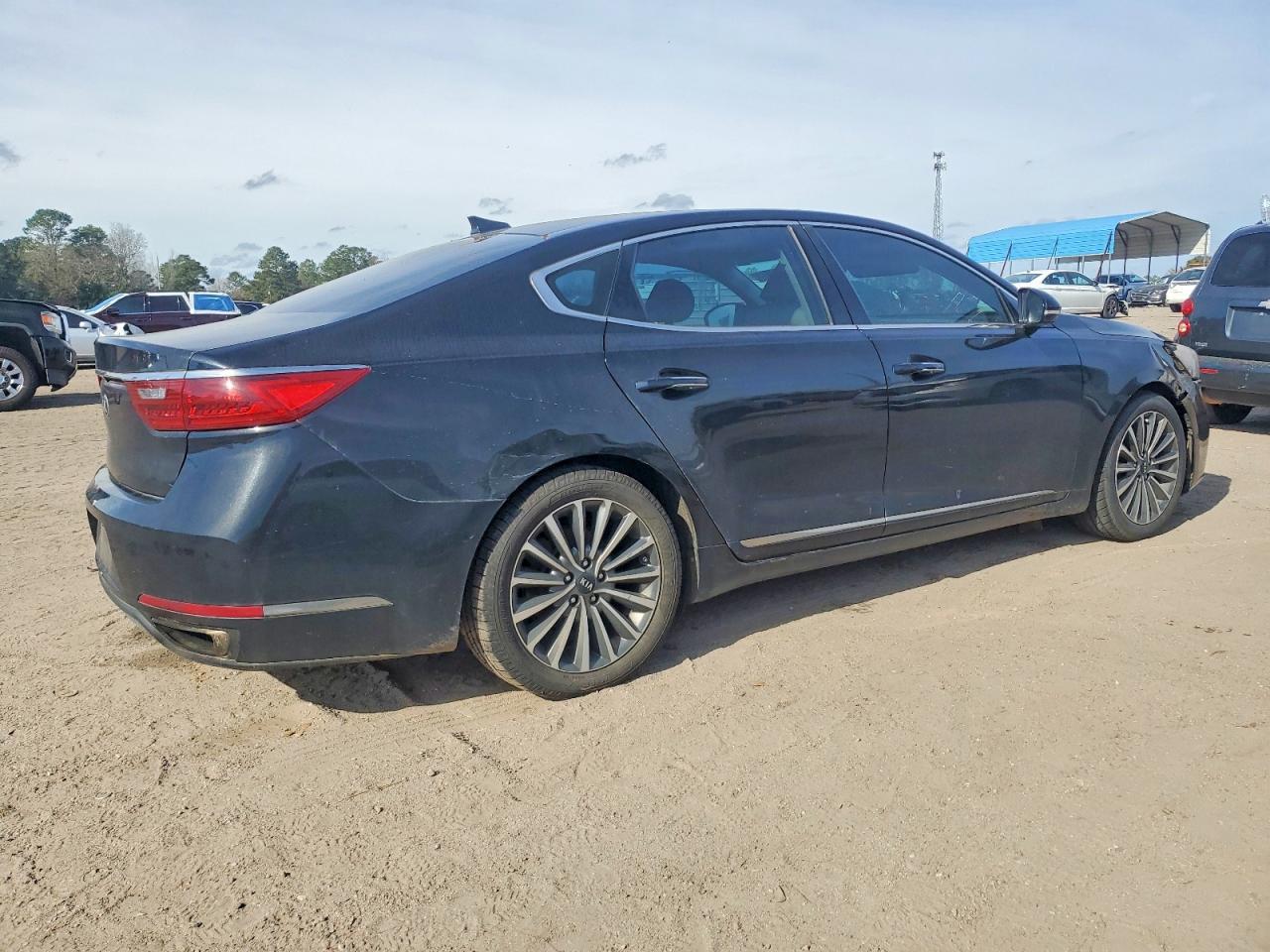 2017 KIA Cadenza Premium